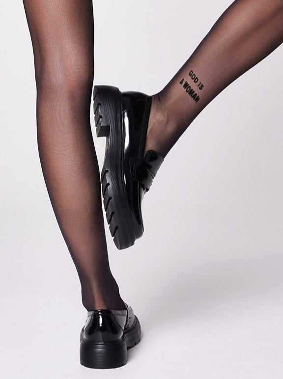 God is a woman Statement am Knöchel für die 40 den Strumpfhose von saint sass.