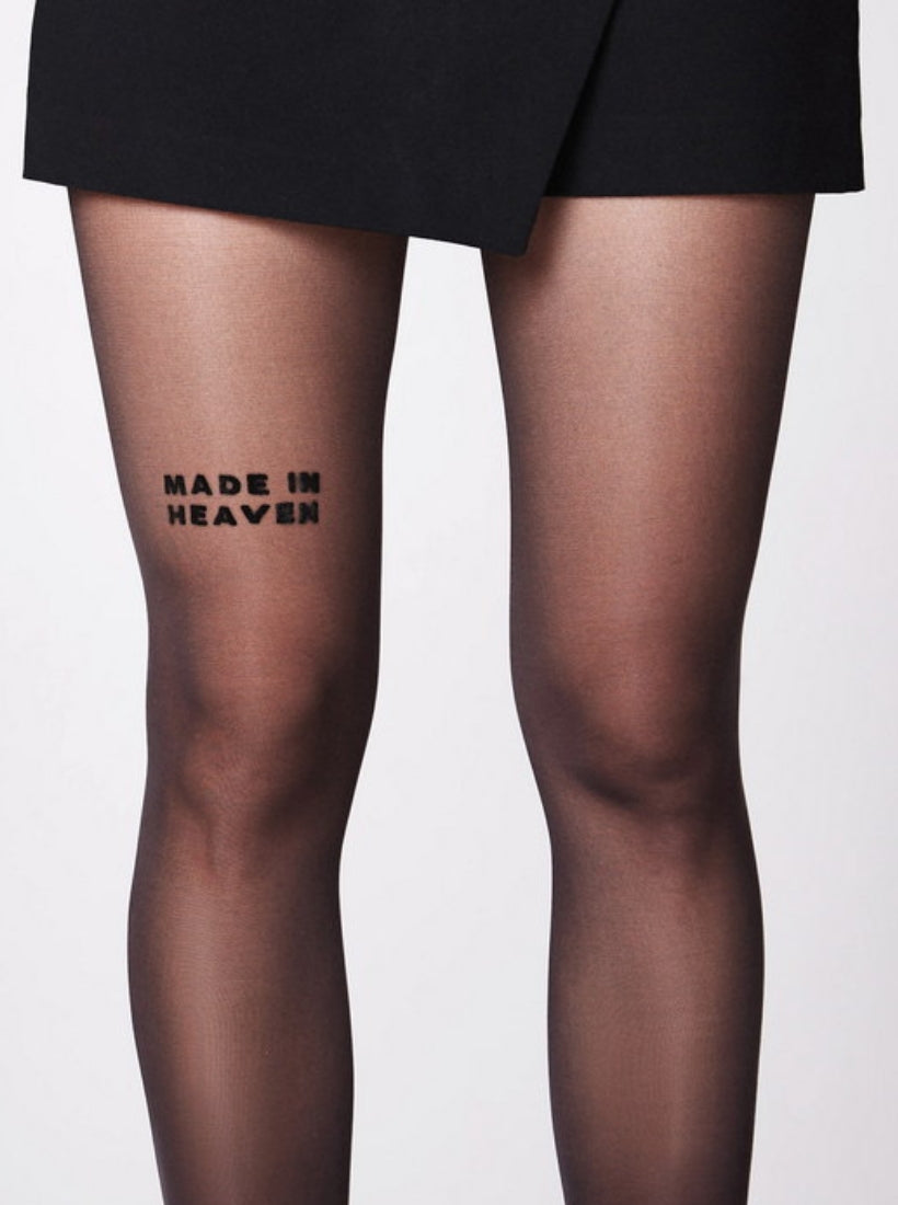 Made in Heaven Schriftzug auf der Statement Strumpfhose von saint sass.