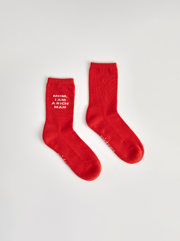 Mom, I am a rich man Statement Socken in rot und aus feinster Bio Baumwolle gestrickt. Super weich und angenehm durch Bio Baumwolle.
